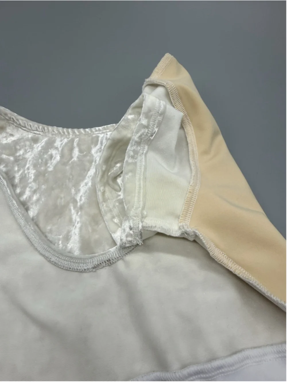 Luckyleo Dancewear Women's Short Sleeve White Velvet Accent Leotard